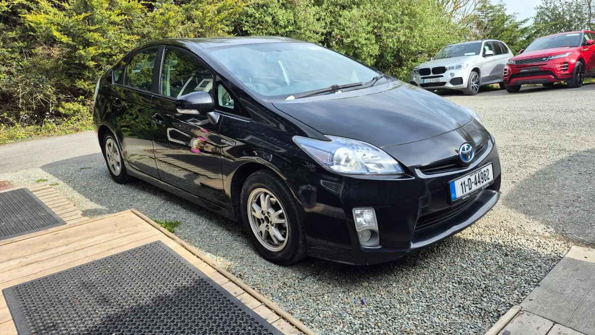 Toyota Prius 2011 Hybrid - Image 2