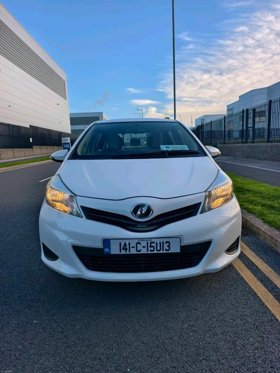 Automatic Toyota Vitz 2014 low km - Image 2