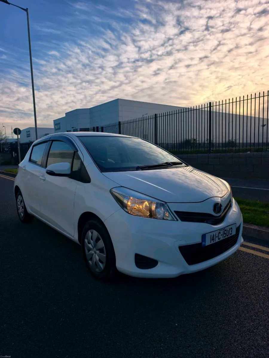 Automatic Toyota Vitz 2014 low km - Image 3