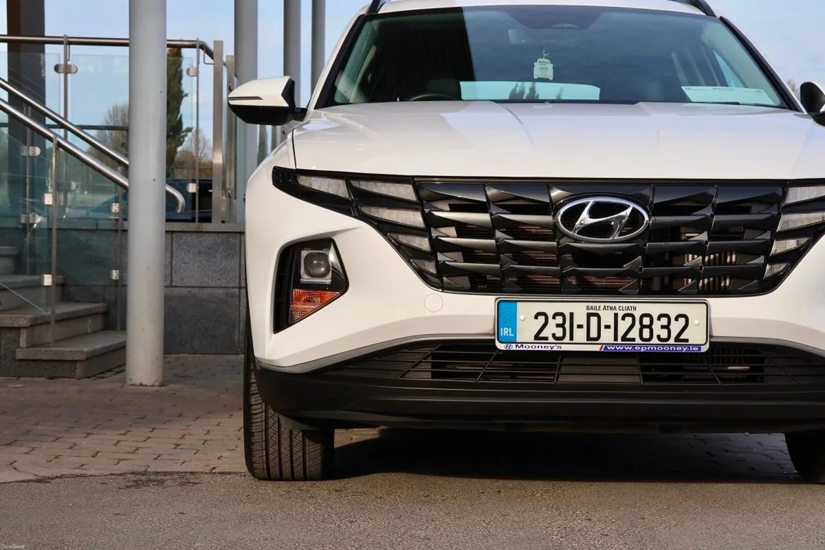 Hyundai Tucson 2WD Executive - Image 3