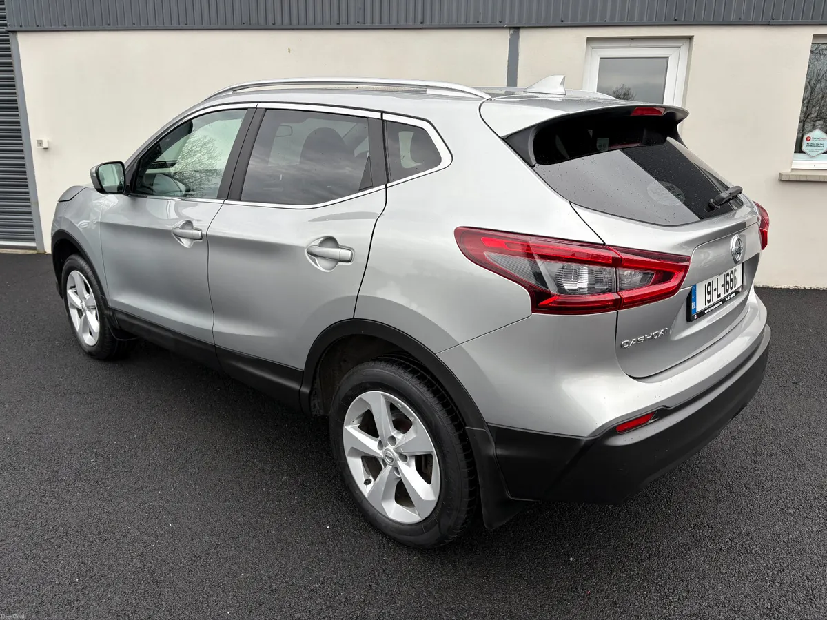 191 Nissan Qashqai 1.5D SV - Image 3