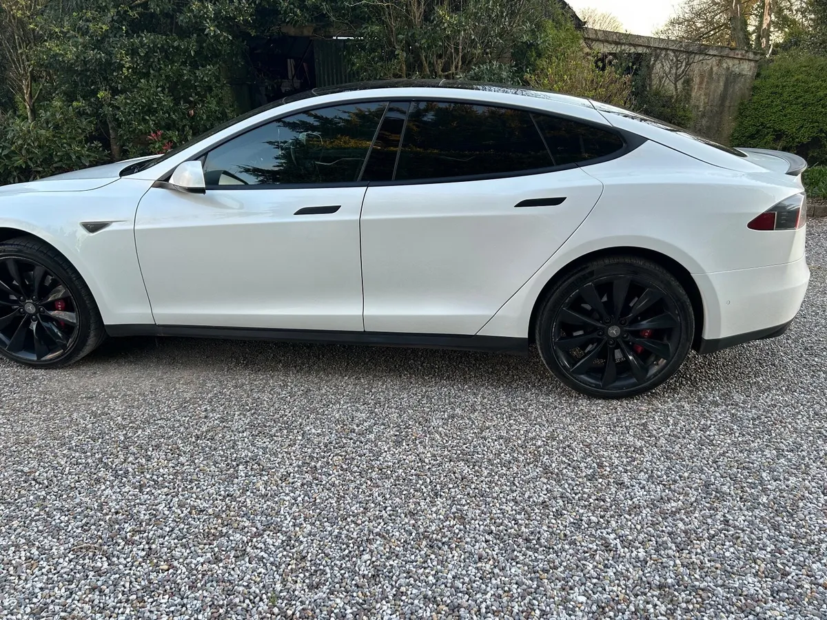 Tesla Model S 2015 - Image 1