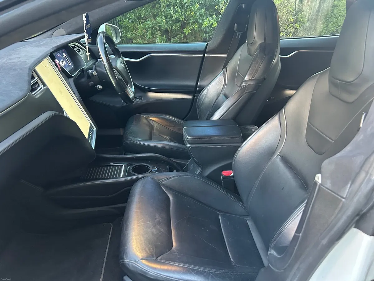 Tesla Model S 2015 - Image 2