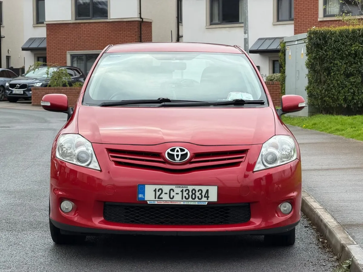 Toyota Auris 2012 - Image 1