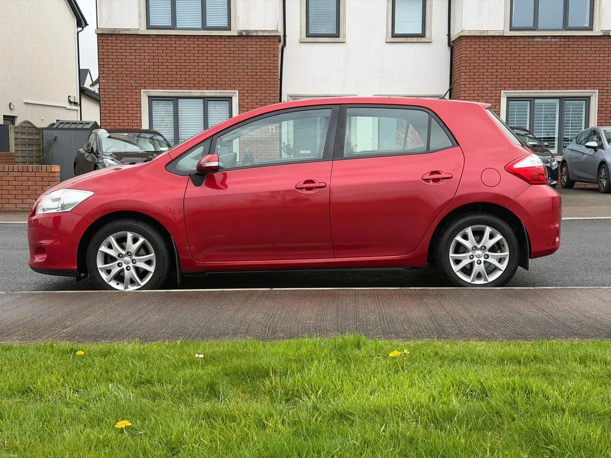 Toyota Auris 2012 - Image 4