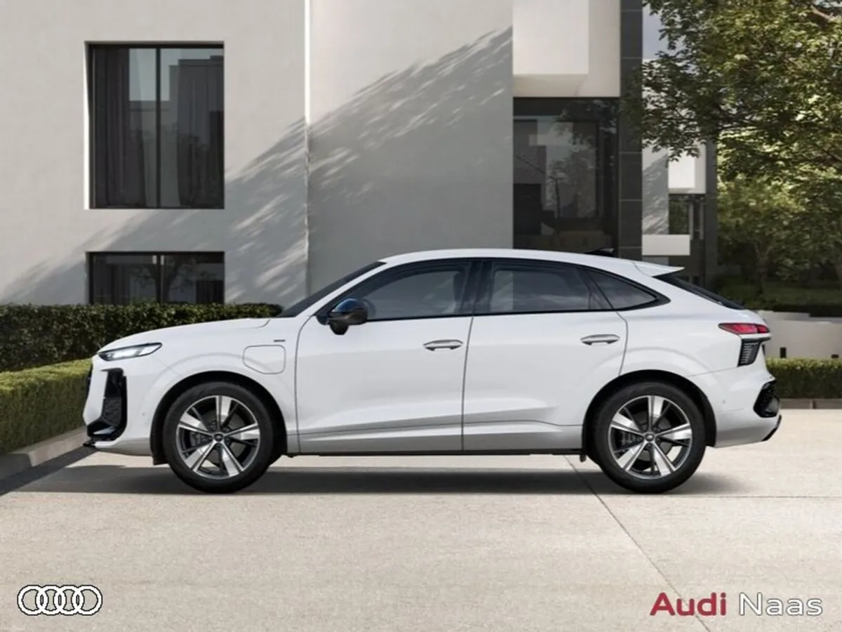 Audi Q3 SB 35TDI S-T S LINE - Image 2
