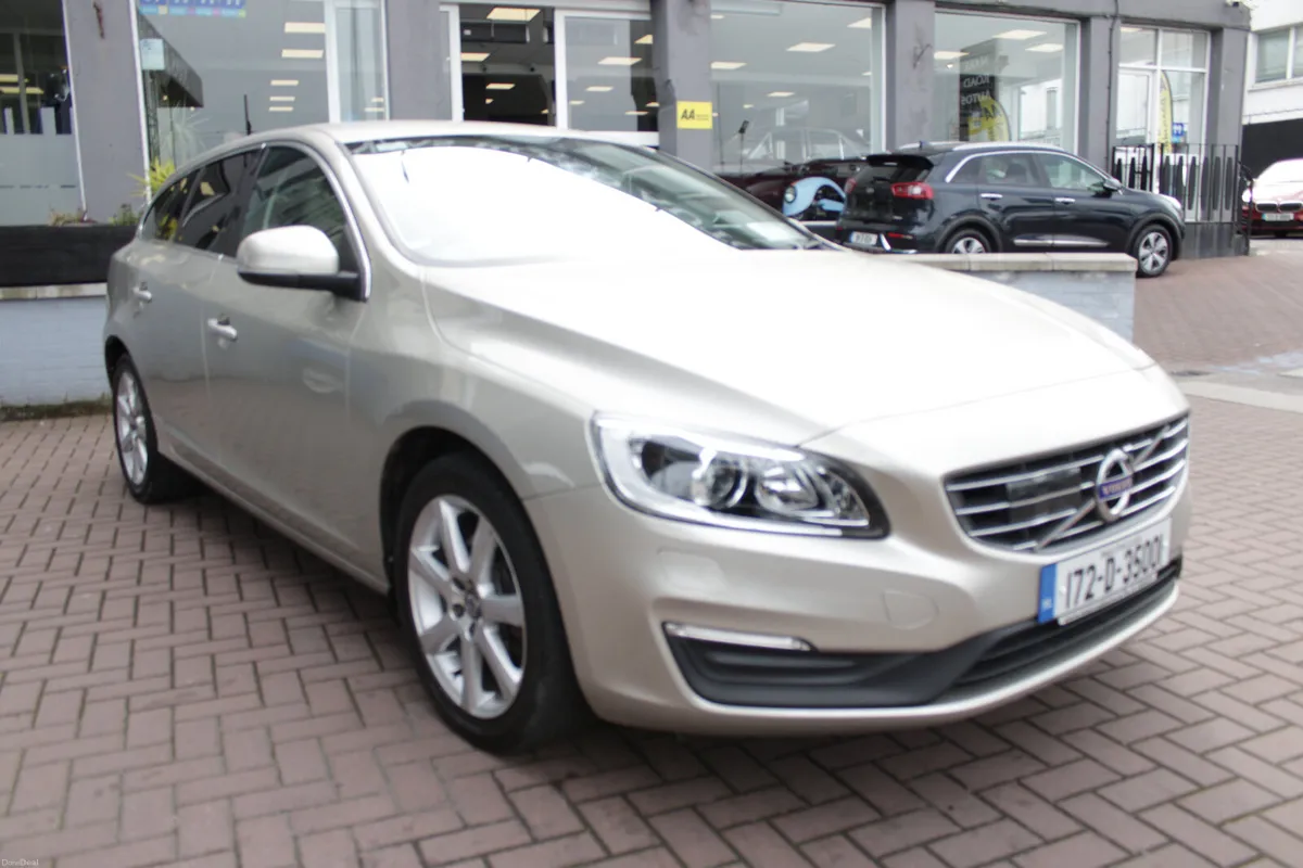 2017 VOLVO V60 2.0D4 5DR ESTATE - Image 2