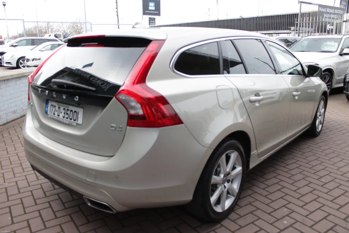 2017 VOLVO V60 2.0D4 5DR ESTATE - Image 4
