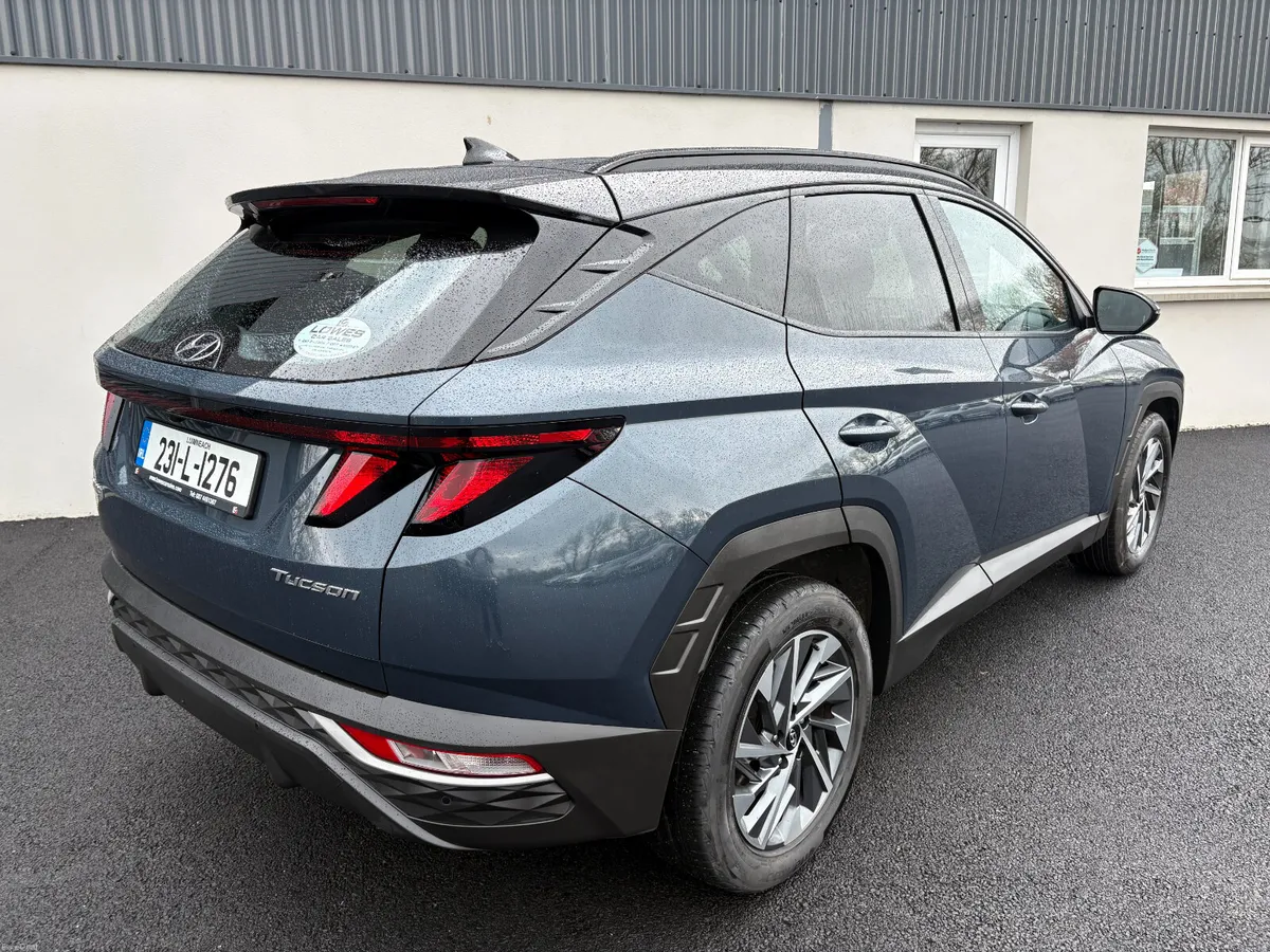 231 Hyundai Tucson Executive Two Tone 1.6D - Image 4