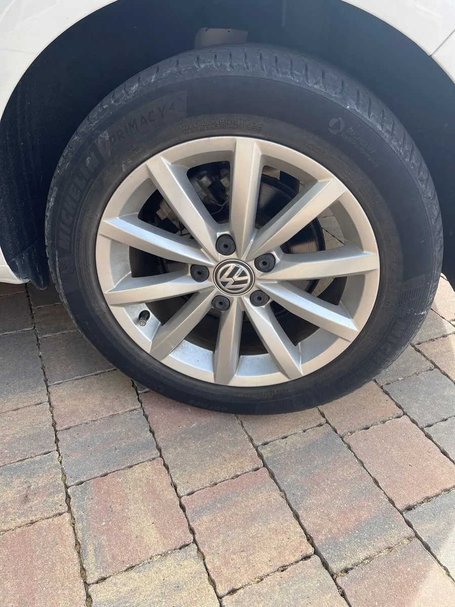 Volkswagen Golf 2015 Comfort-line Lounge Version - Image 4