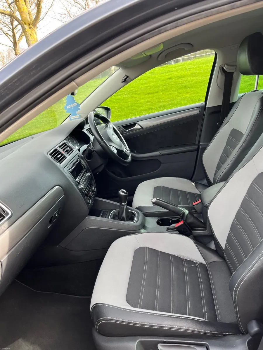 Volkswagen Jetta 2012 - Image 3