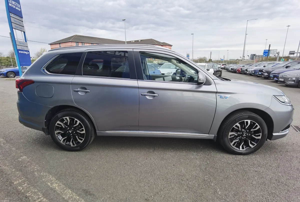 MITSUBISHI OUTLANDER 2.0 GX3H+ AUTOMATIC PHEV - Image 4