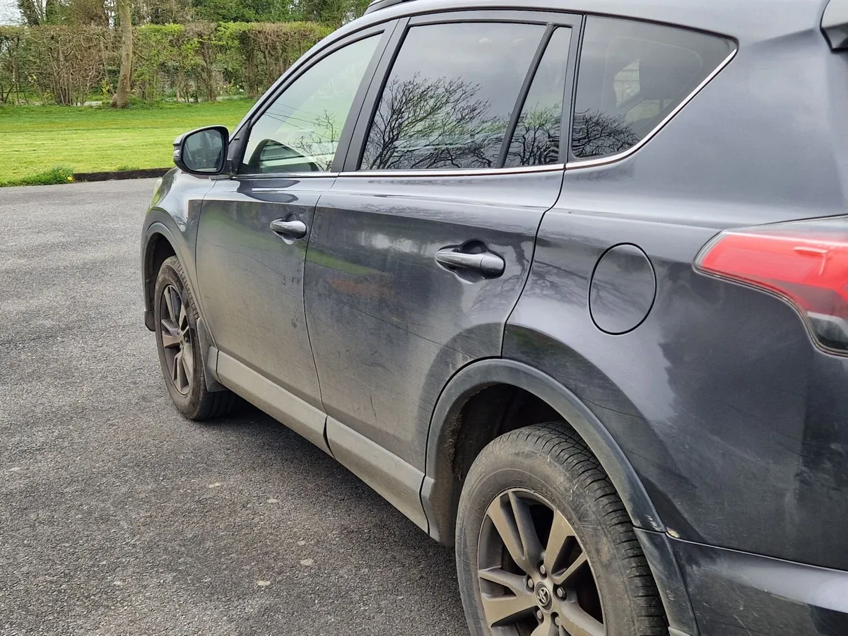 Toyota RAV4 2017 - Image 2