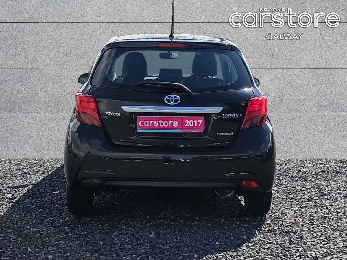Toyota Yaris Hybrid Luxury - Image 4