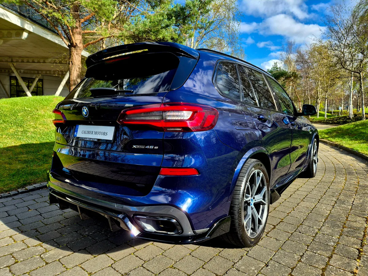 BMW X5 45e XDRIVE M-SPORT // SKYLOUNGE SUNROOF - Image 2
