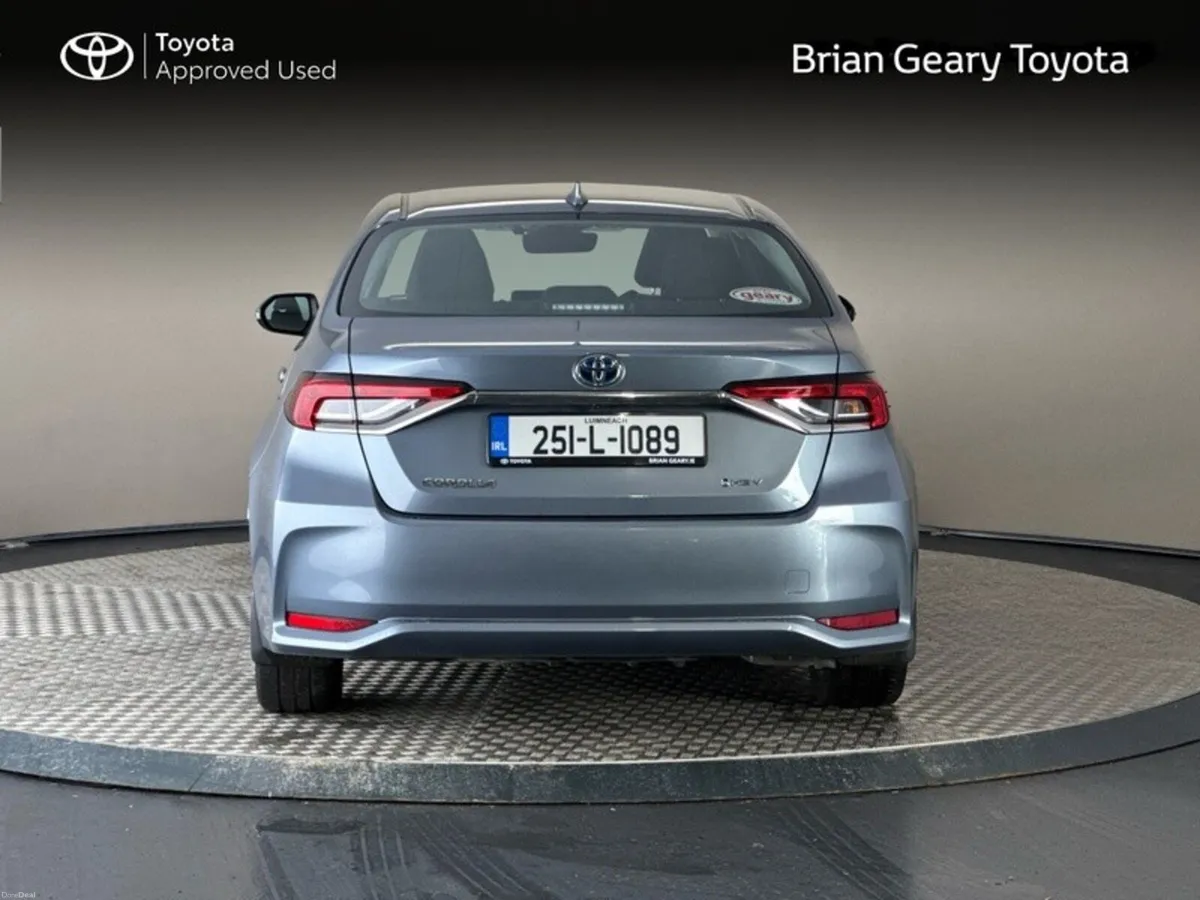 Toyota Corolla HYBRID LUNA SALOON - Image 4