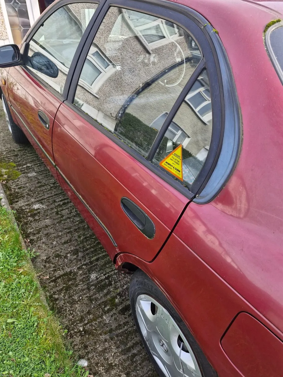 Toyota Corolla 1997 - Image 2