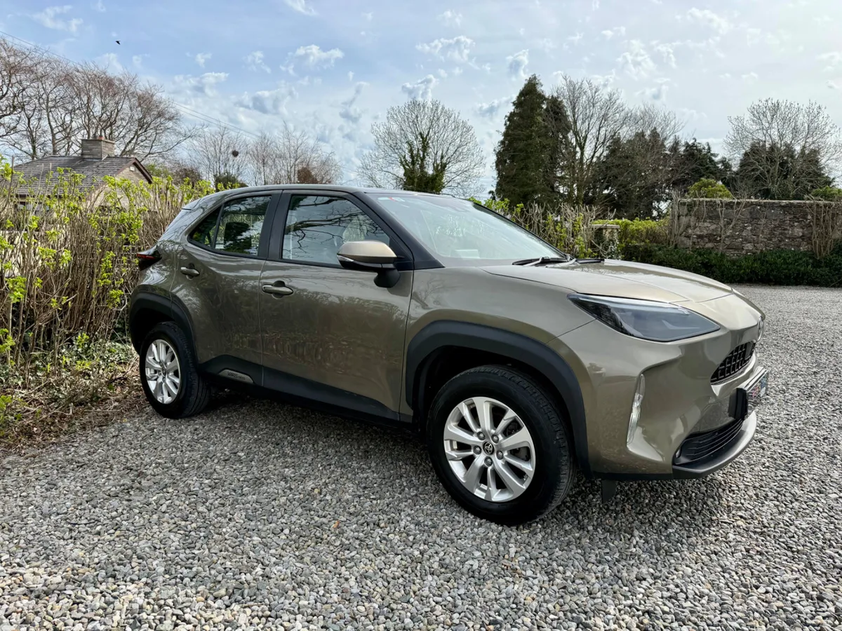2023 Toyota Yaris Cross 1.5 Hybrid Luna Automatic - Image 2