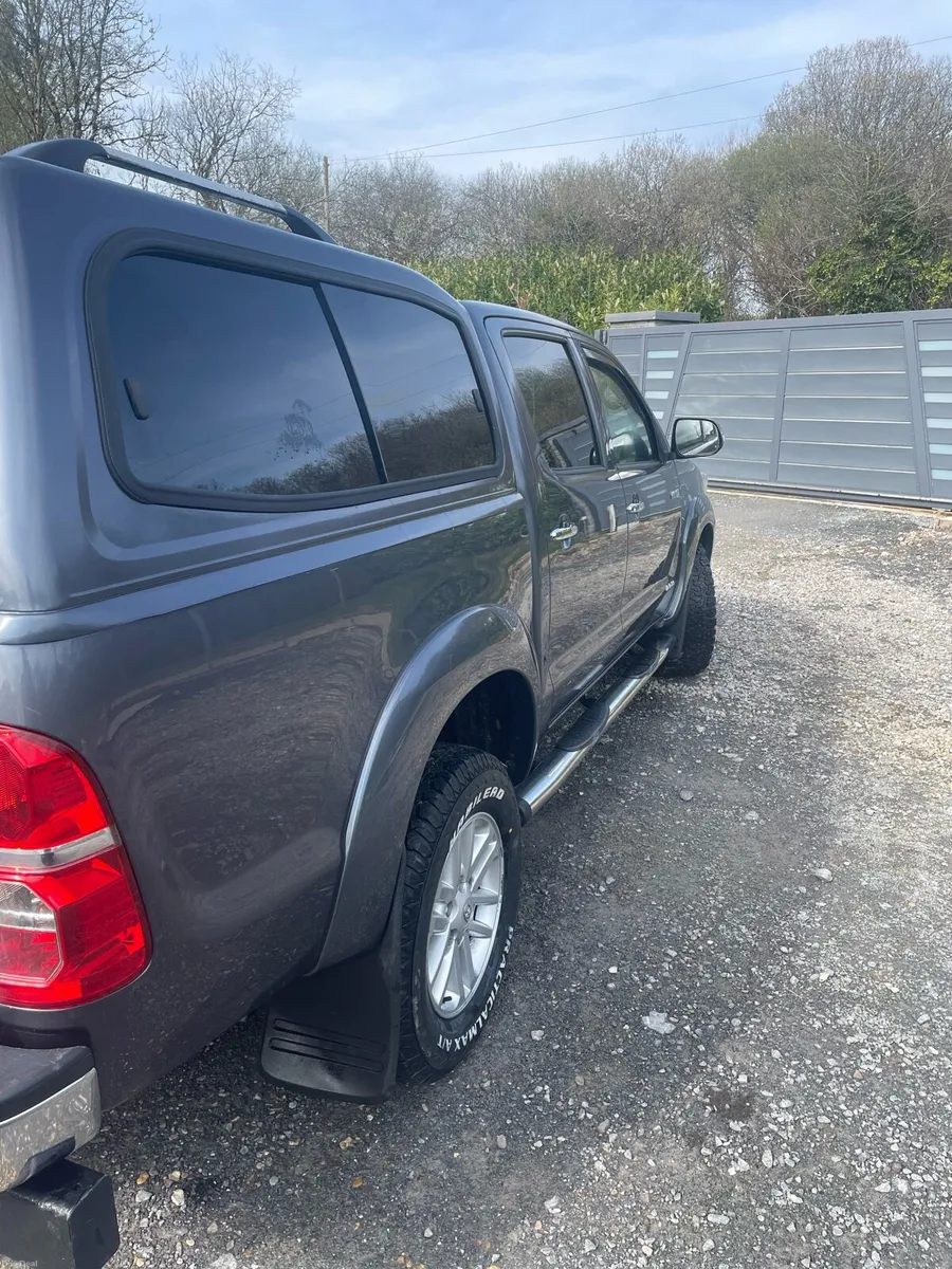 Toyota hilux invincible - Image 3