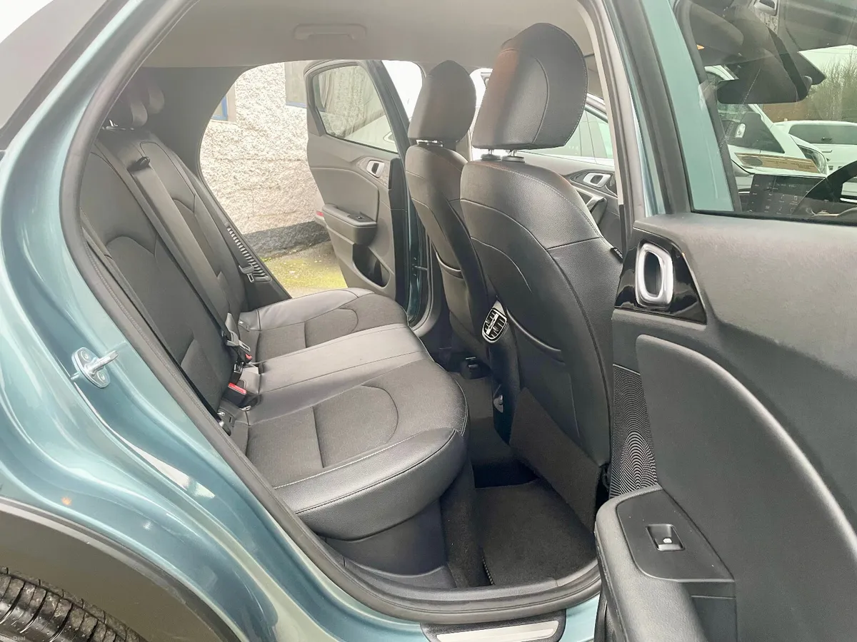 Kia XCeed 1.6GDI Petrol Plug-In Hybrid Auto,2023 - Image 4