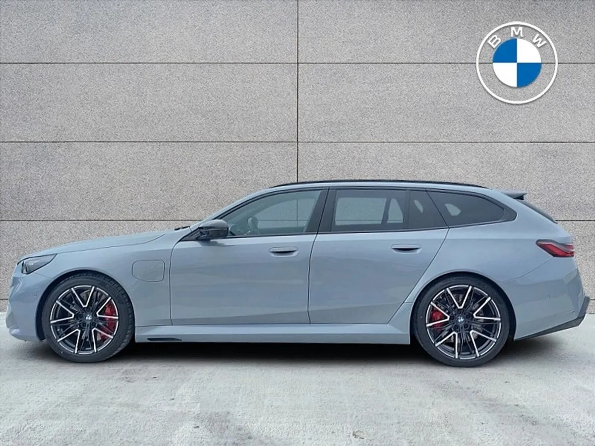 BMW M5 Touring - Image 3