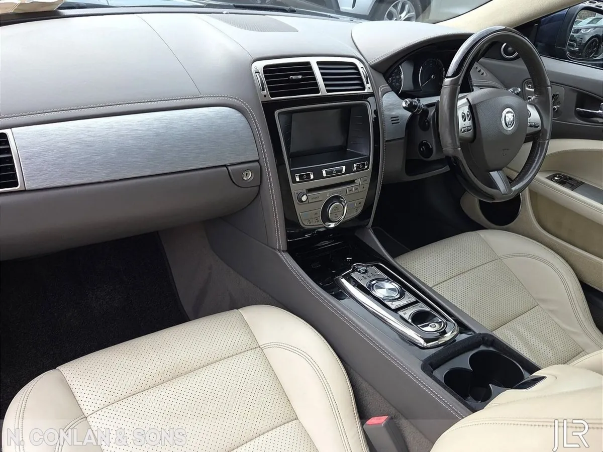 Jaguar XK 5.0 V8 PORTFOLIO COVERTIBLE *MAIN JAGUAR - Image 4