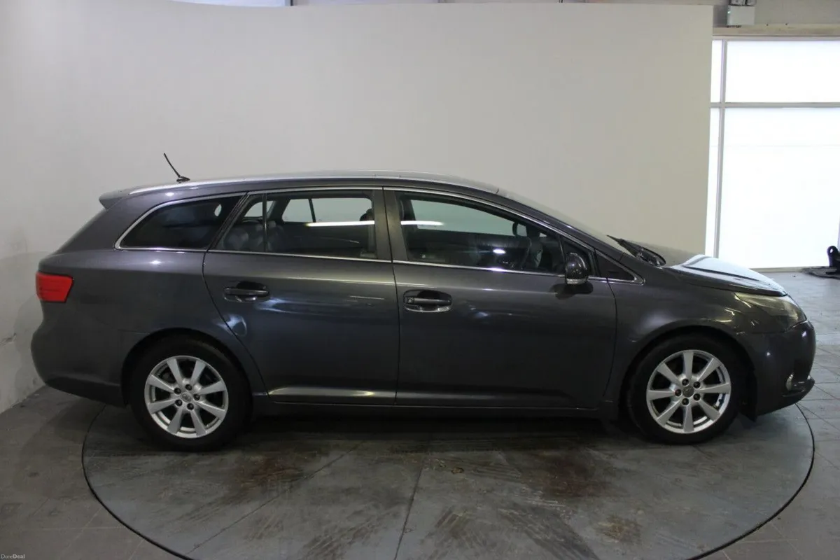 Toyota Avensis 2.0 D-4D 125 BHP Aura Tourer -TENDE - Image 4