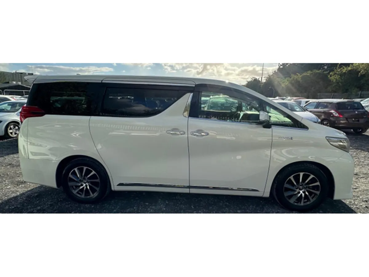 Toyota Alphard Executive Lounge 2.5 Petrol Hybrid - Image 4