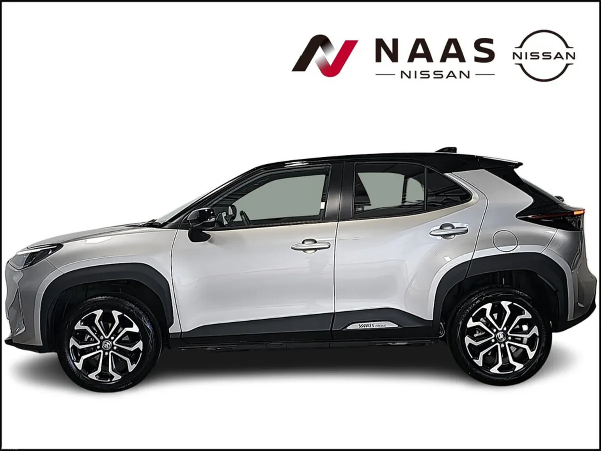 Toyota Yaris CROSS LUNA SPORT 4DR AUTO - Image 3