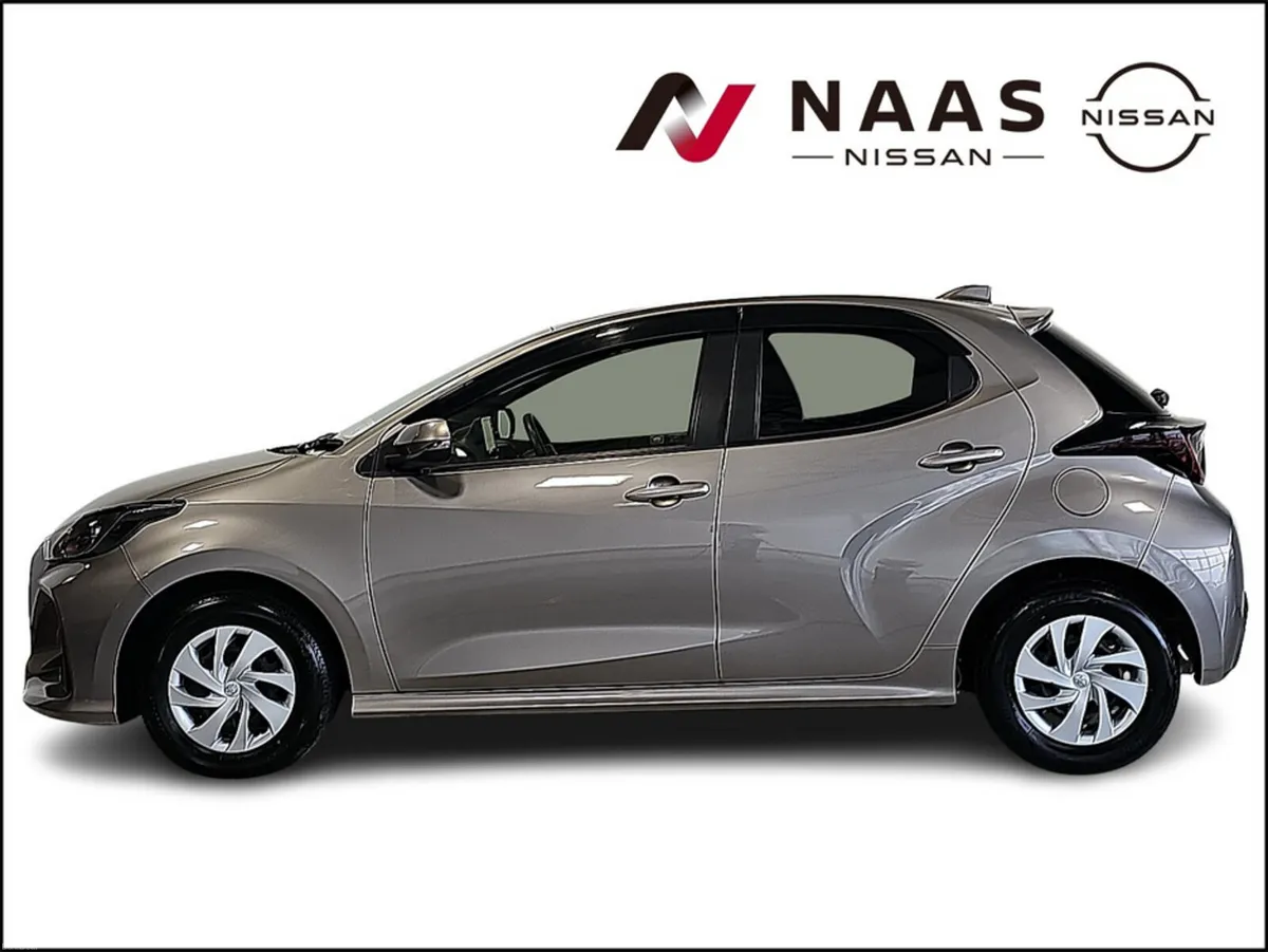 Toyota Yaris YARIS HYBRID LUNA - Image 3