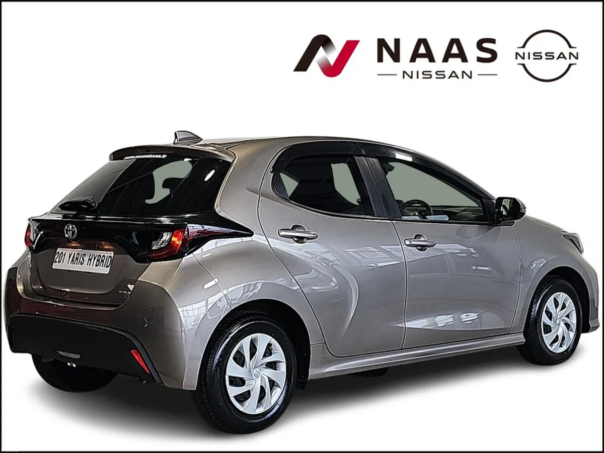 Toyota Yaris YARIS HYBRID LUNA - Image 4