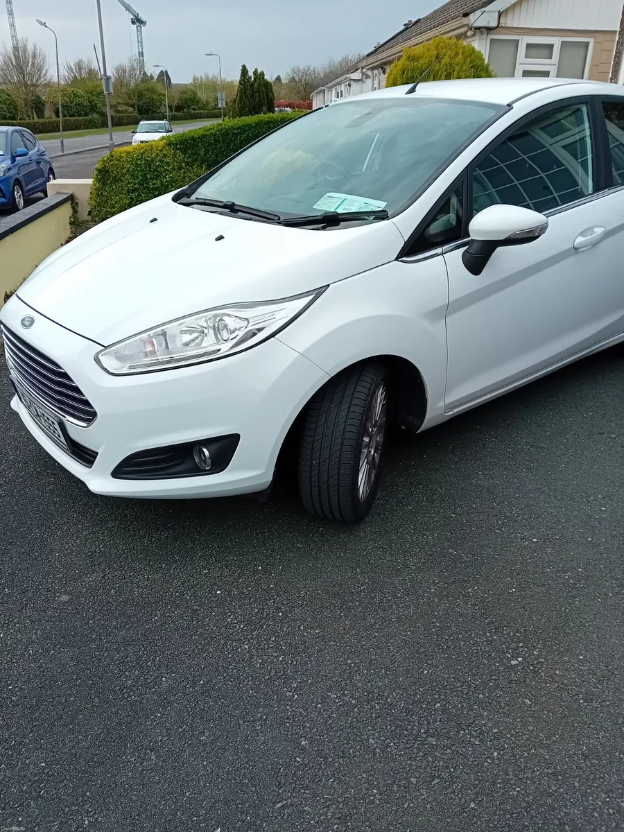 Ford Fiesta 2015 - Image 2