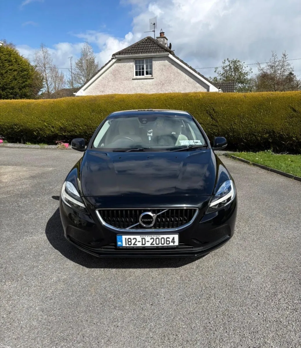Volvo V40 2018 - Image 2