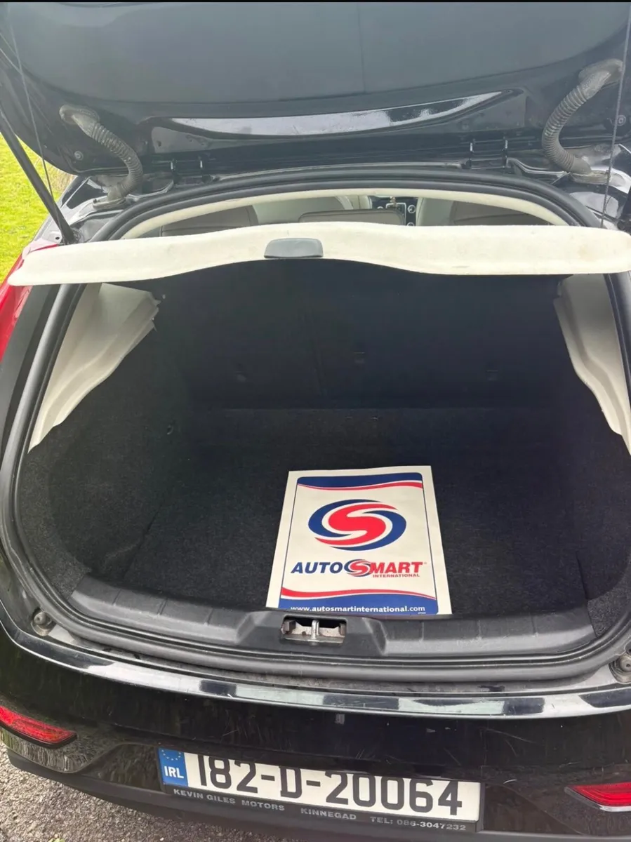 Volvo V40 2018 - Image 3