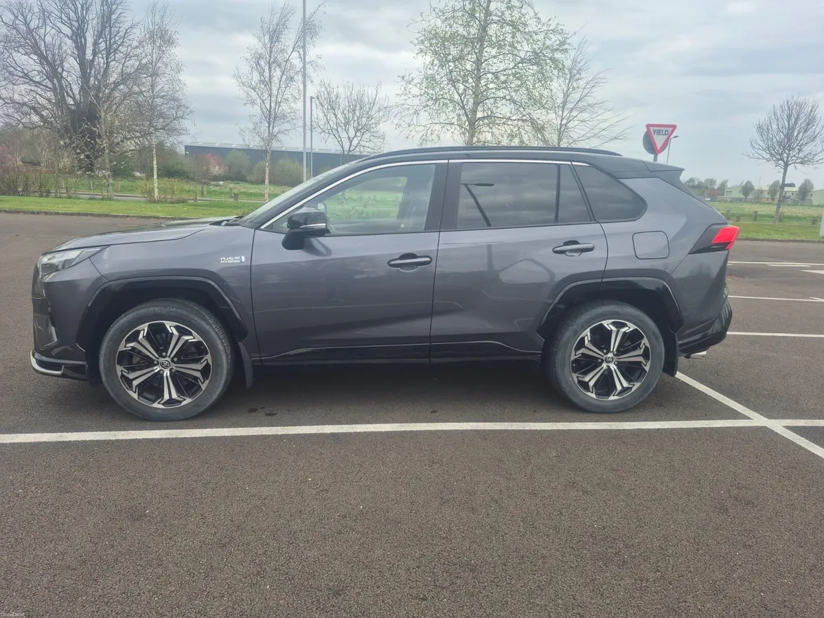 Toyota RAV42.5 PHEV SPORT - Image 1