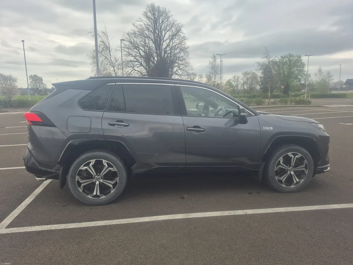 Toyota RAV42.5 PHEV SPORT - Image 2