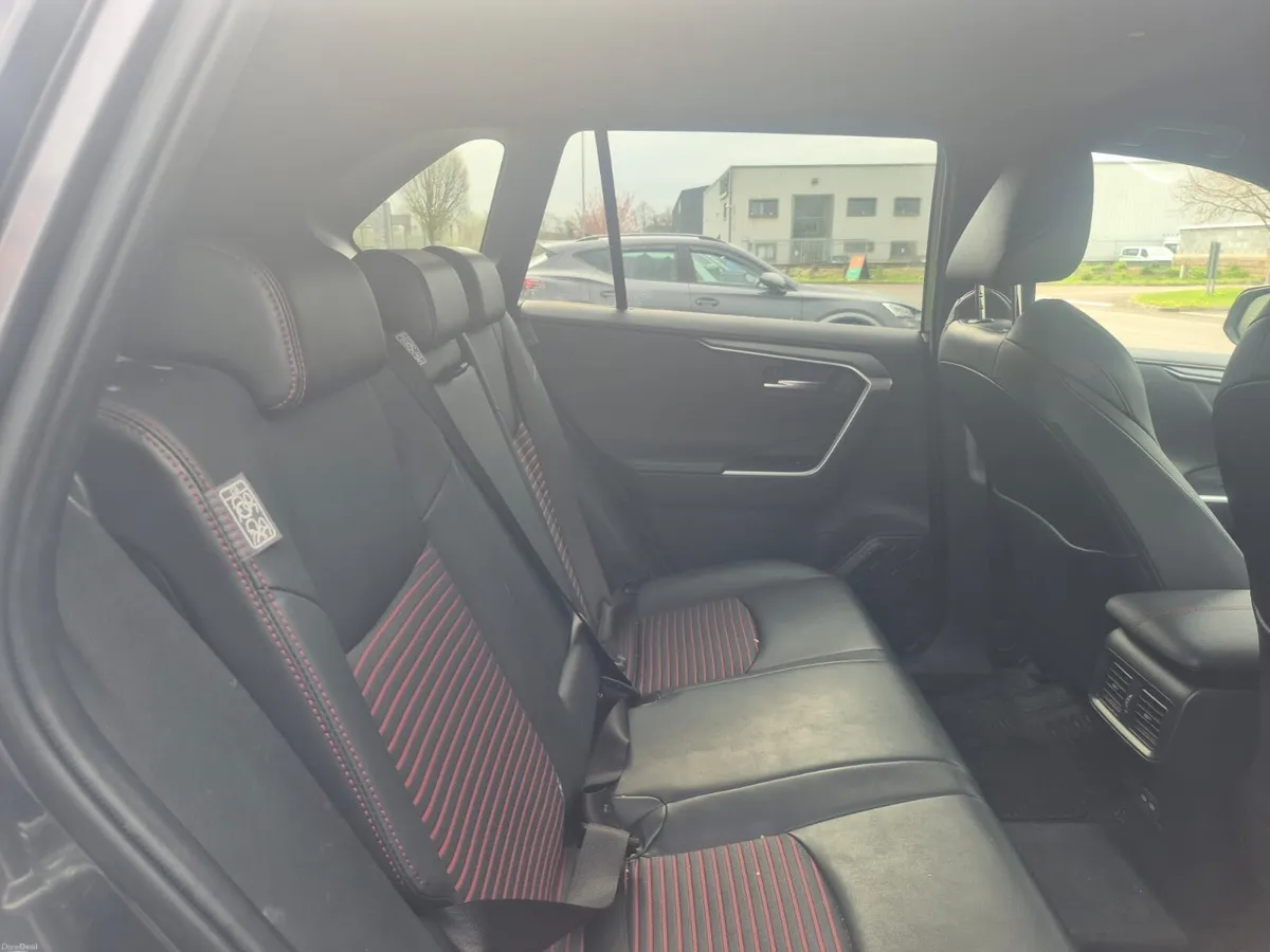 Toyota RAV42.5 PHEV SPORT - Image 4