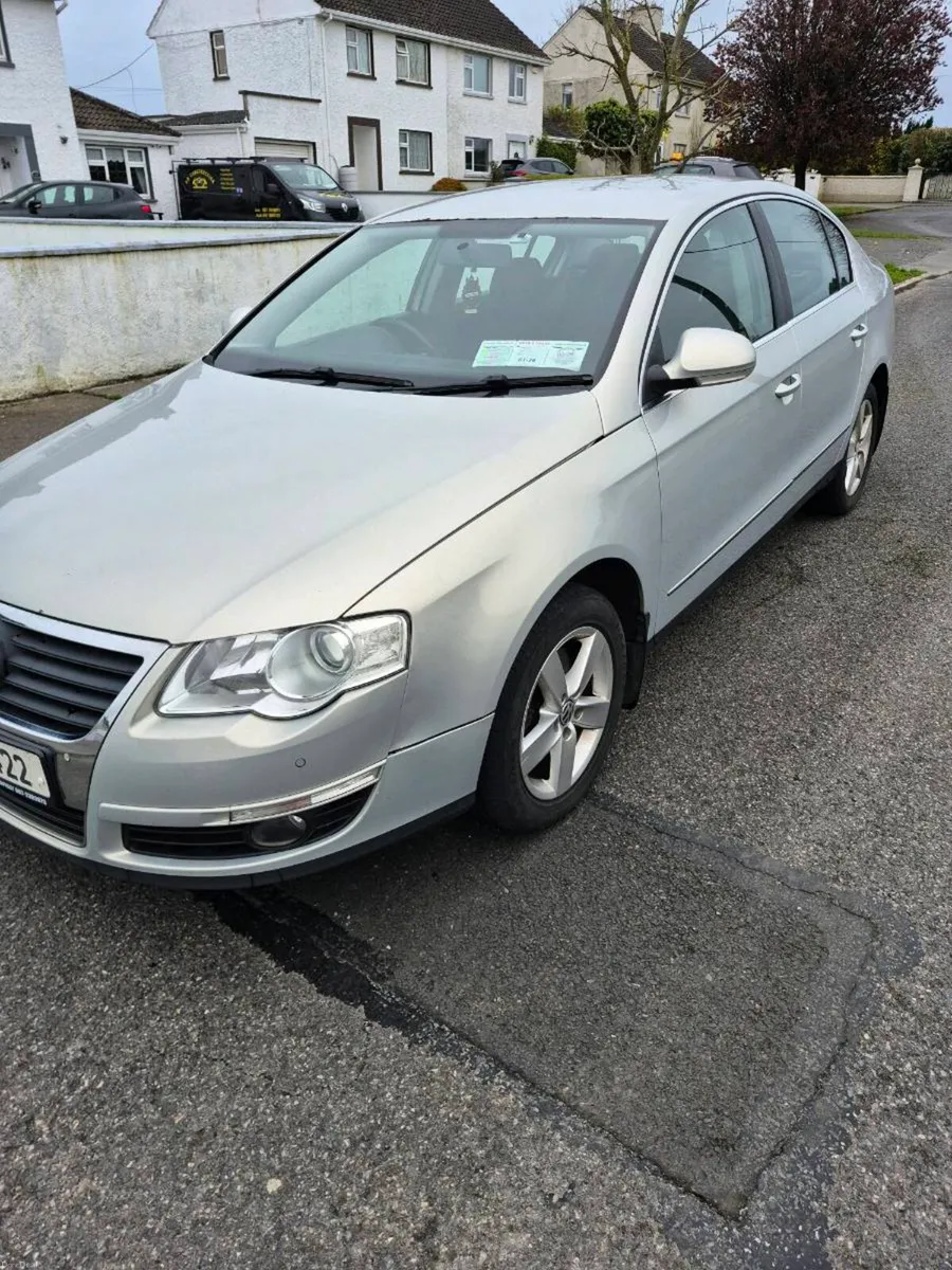 2010 Volkswagen Passat - Image 2