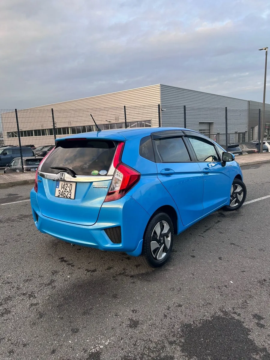 2014 Honda Fit 1.5 Hybrid IMMACULATE - Image 4