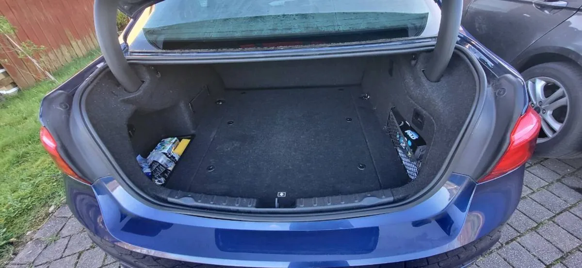 2016 bmw 330e,  plug-in hybrid,151350km - Image 4