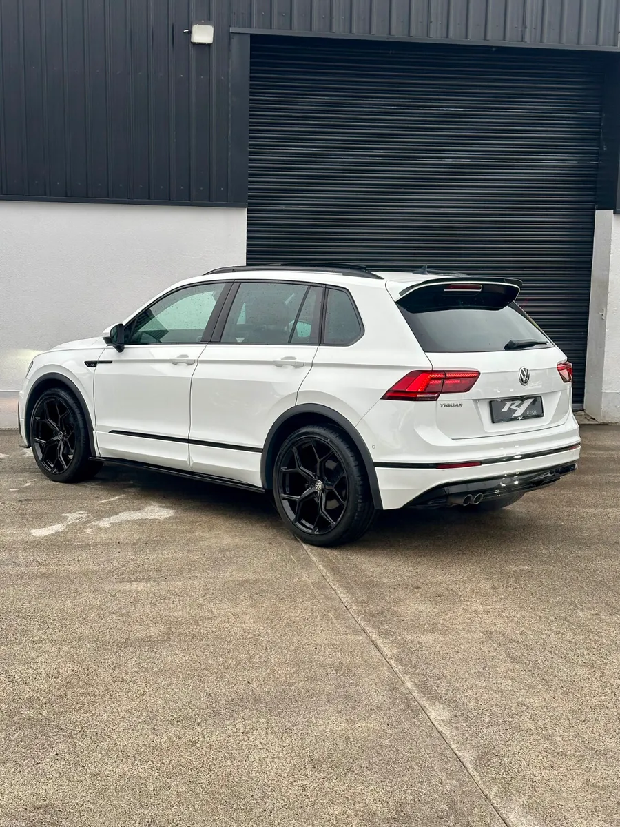 2020 VOLKSWAGEN TIGUAN RLINE BLACK EDITION TOP SPE - Image 4