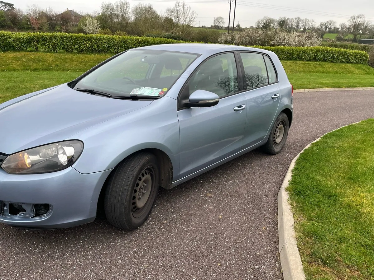 2010 Volkswagen Golf - Image 4