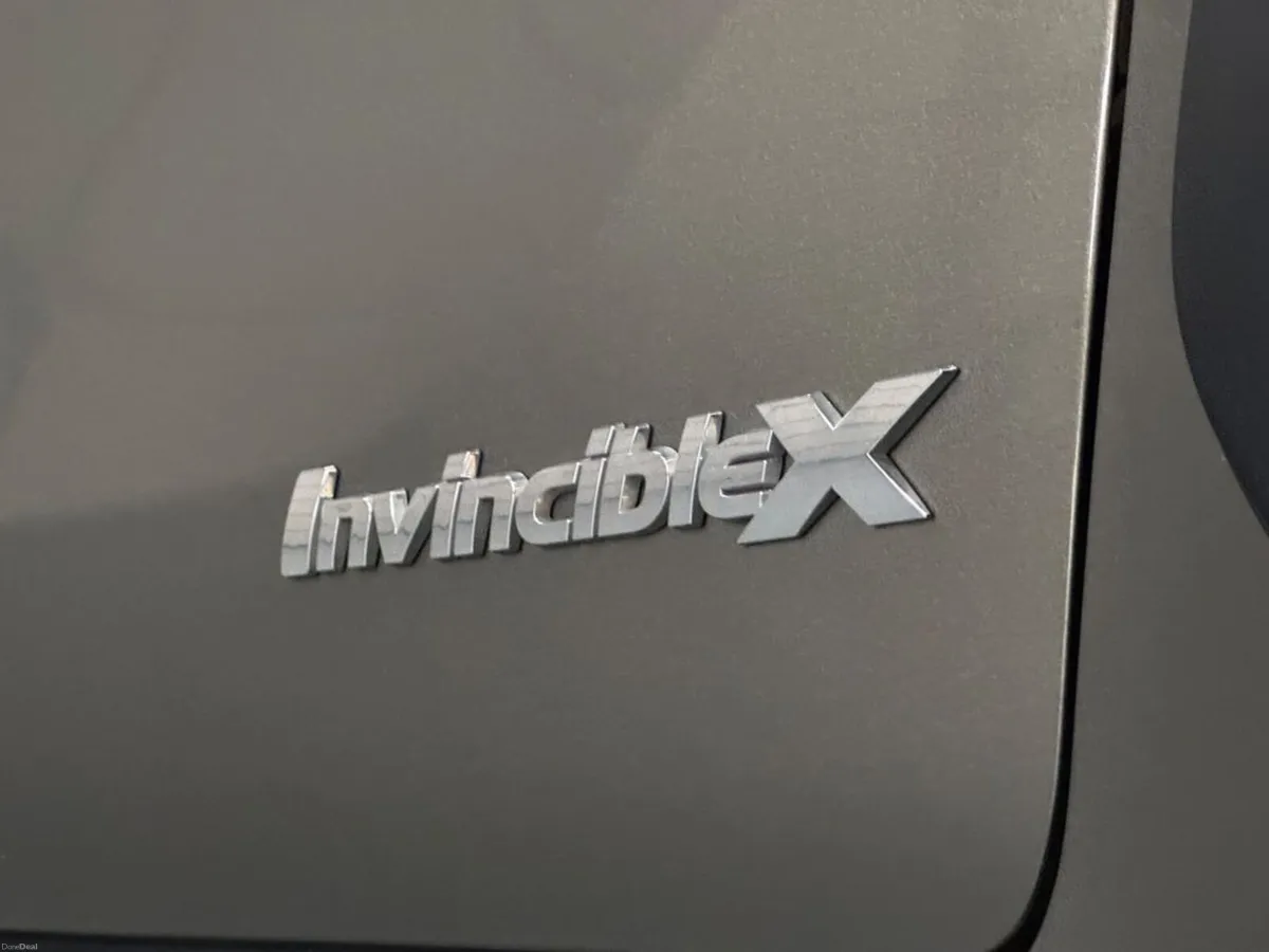 Toyota Hilux INVINCIBLE X 4WD D-4D DCB - Image 2
