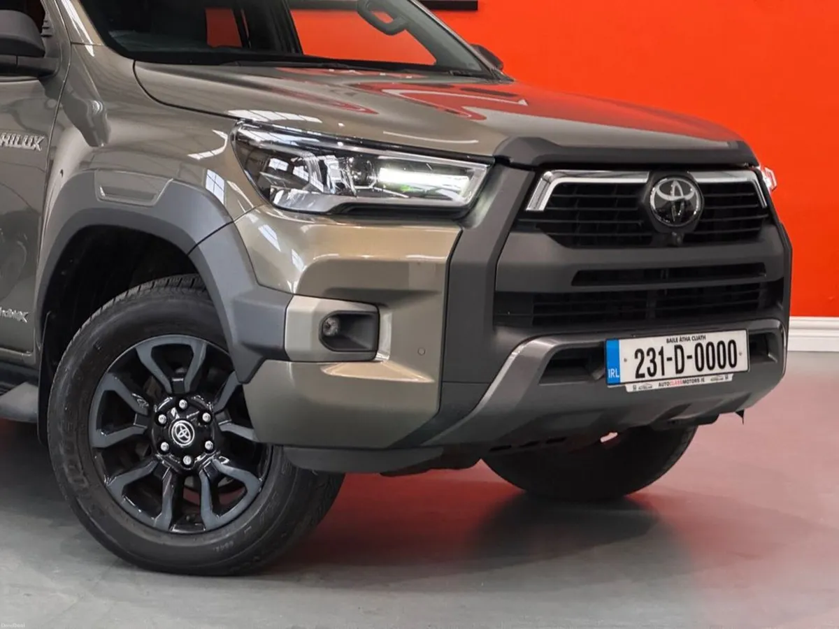 Toyota Hilux INVINCIBLE X 4WD D-4D DCB - Image 4