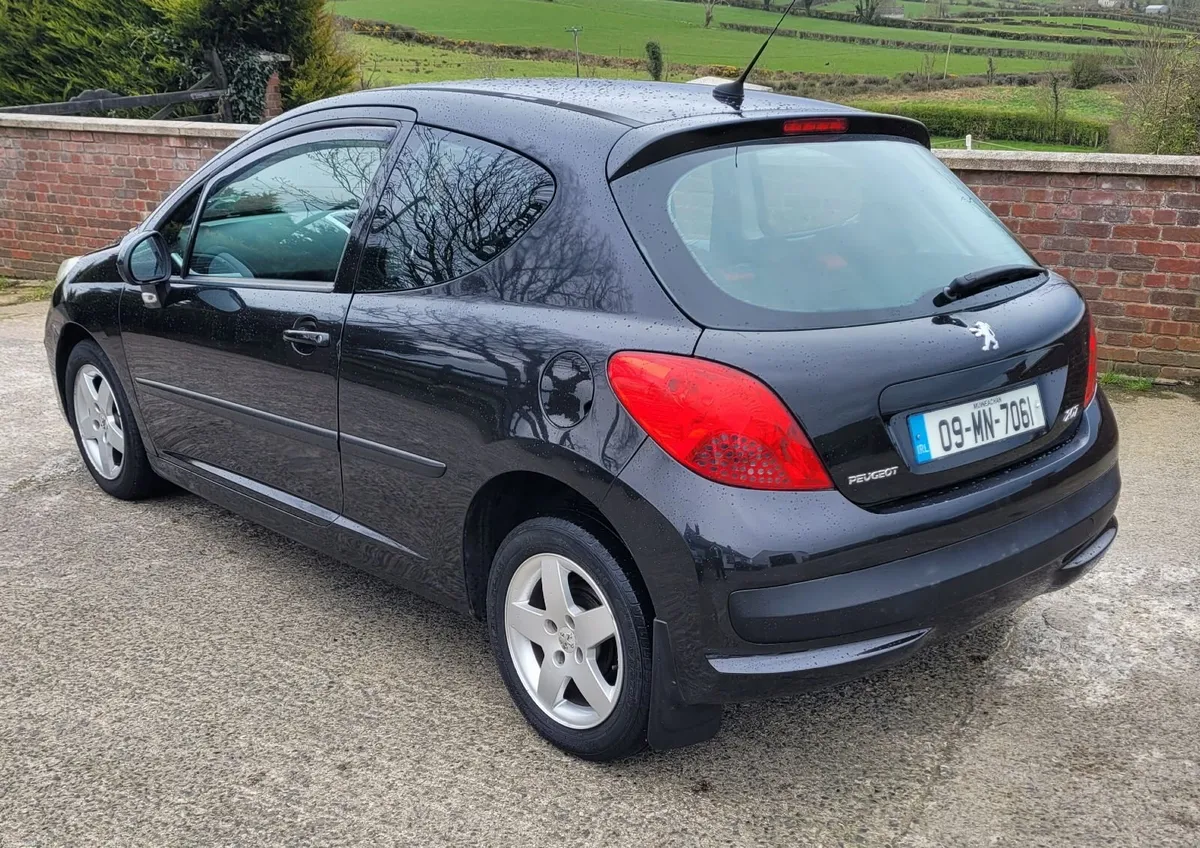 Peugeot 207 2009 - Image 1