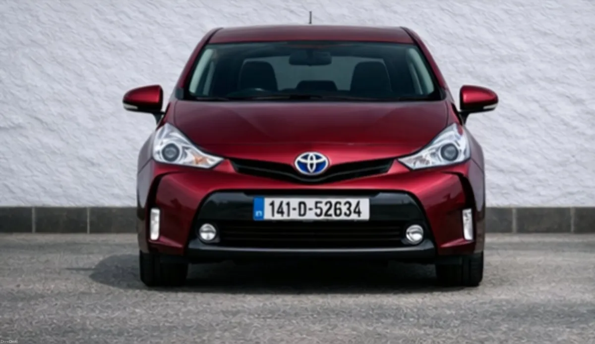 2014 Toyota Prius Alpha 1.8 Hybrid - Image 4