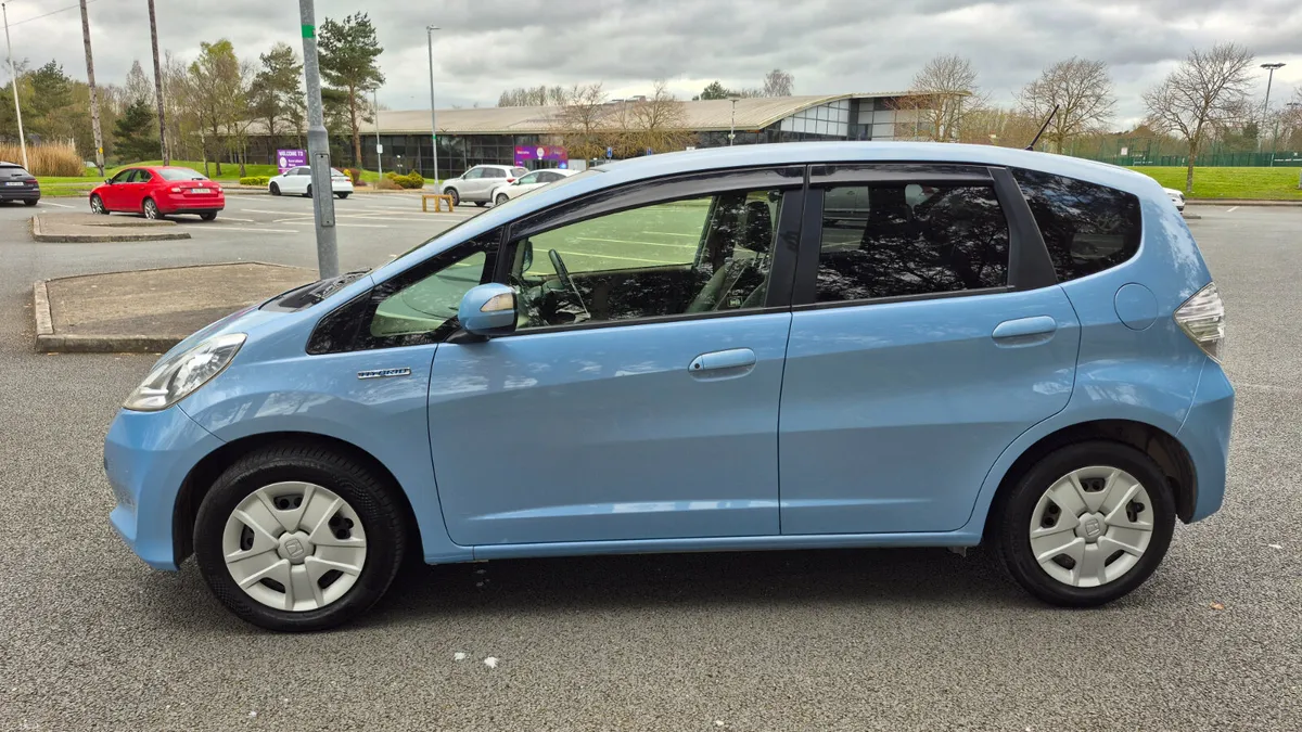 Honda Fit 2013 1.3 Hybrid Automatic - Image 4