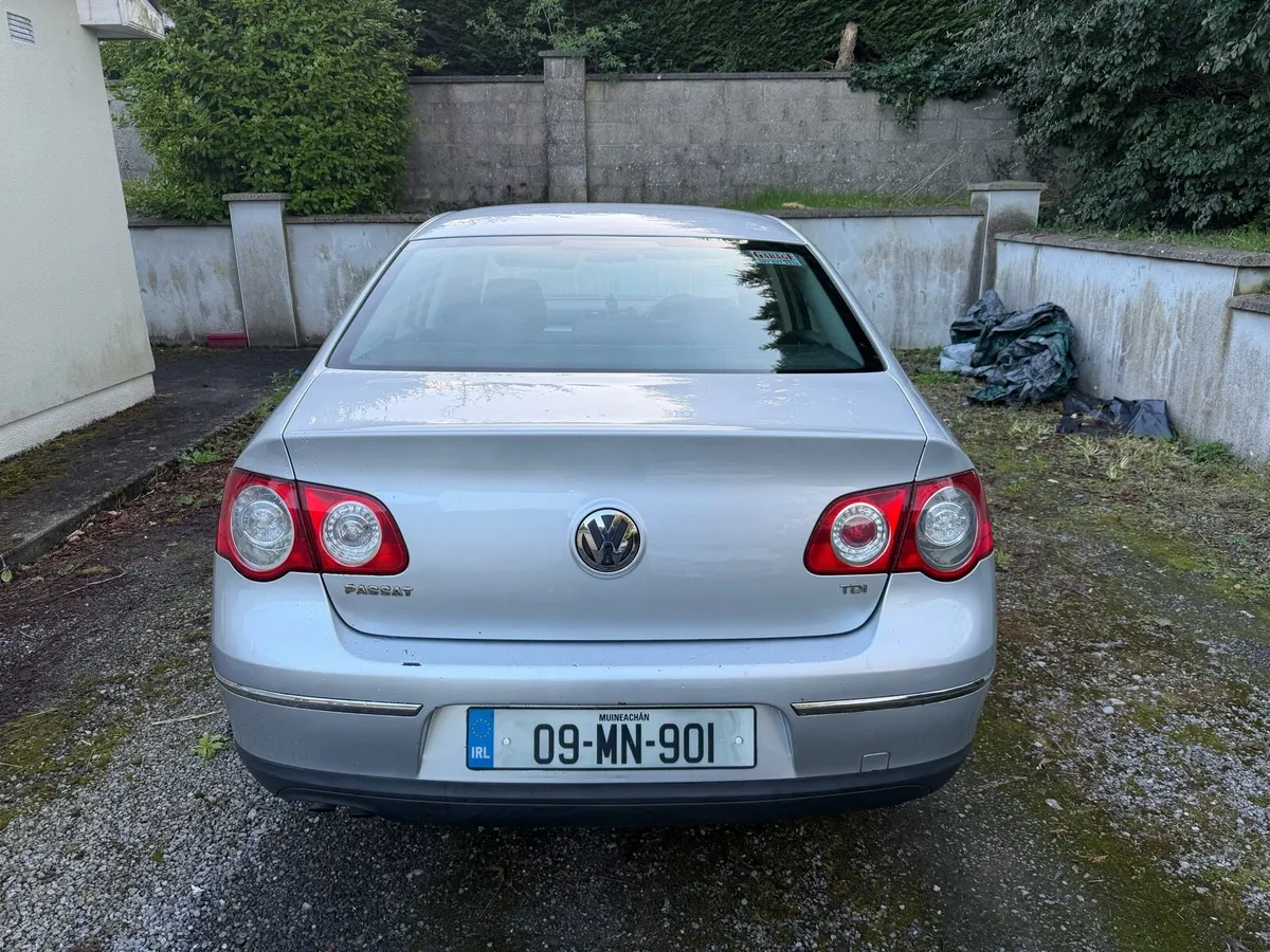 VW PASSAT 09 - Image 4