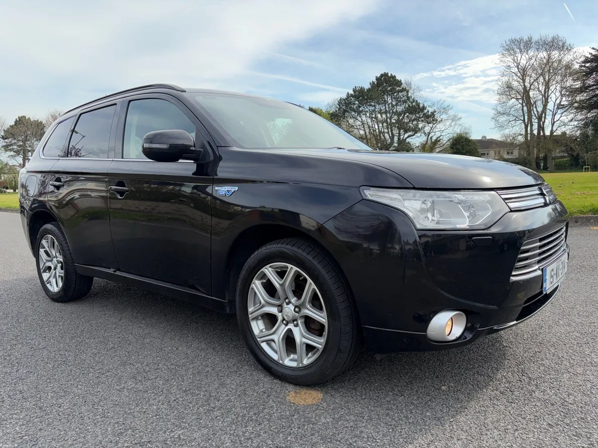 151 Mitsubishi Outlander Nct 07/27 HYBRID - Image 2