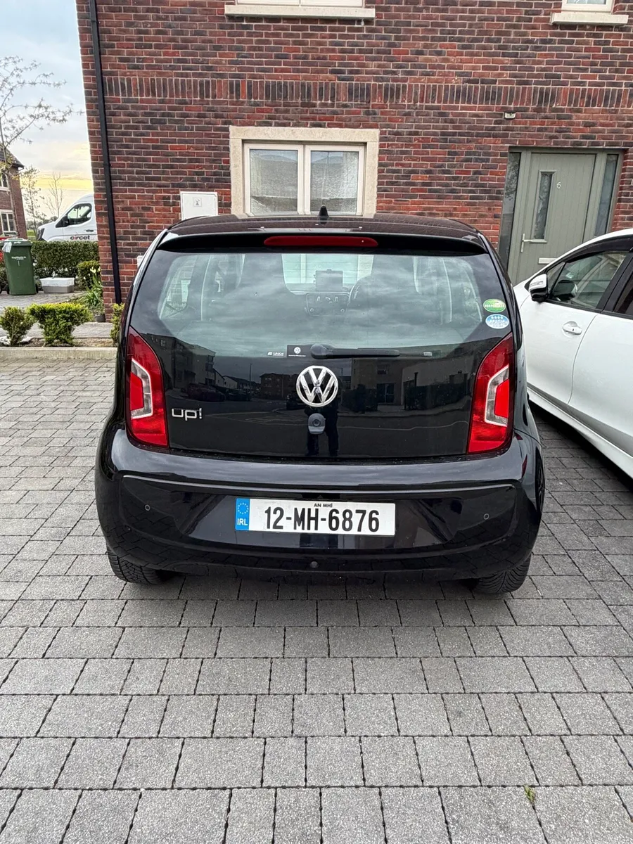 Volkswagen High UP / km 61,500 / heated seats - Image 2